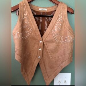 New Sz M brown suede embroidered crop hi low business casual Western vibes vest